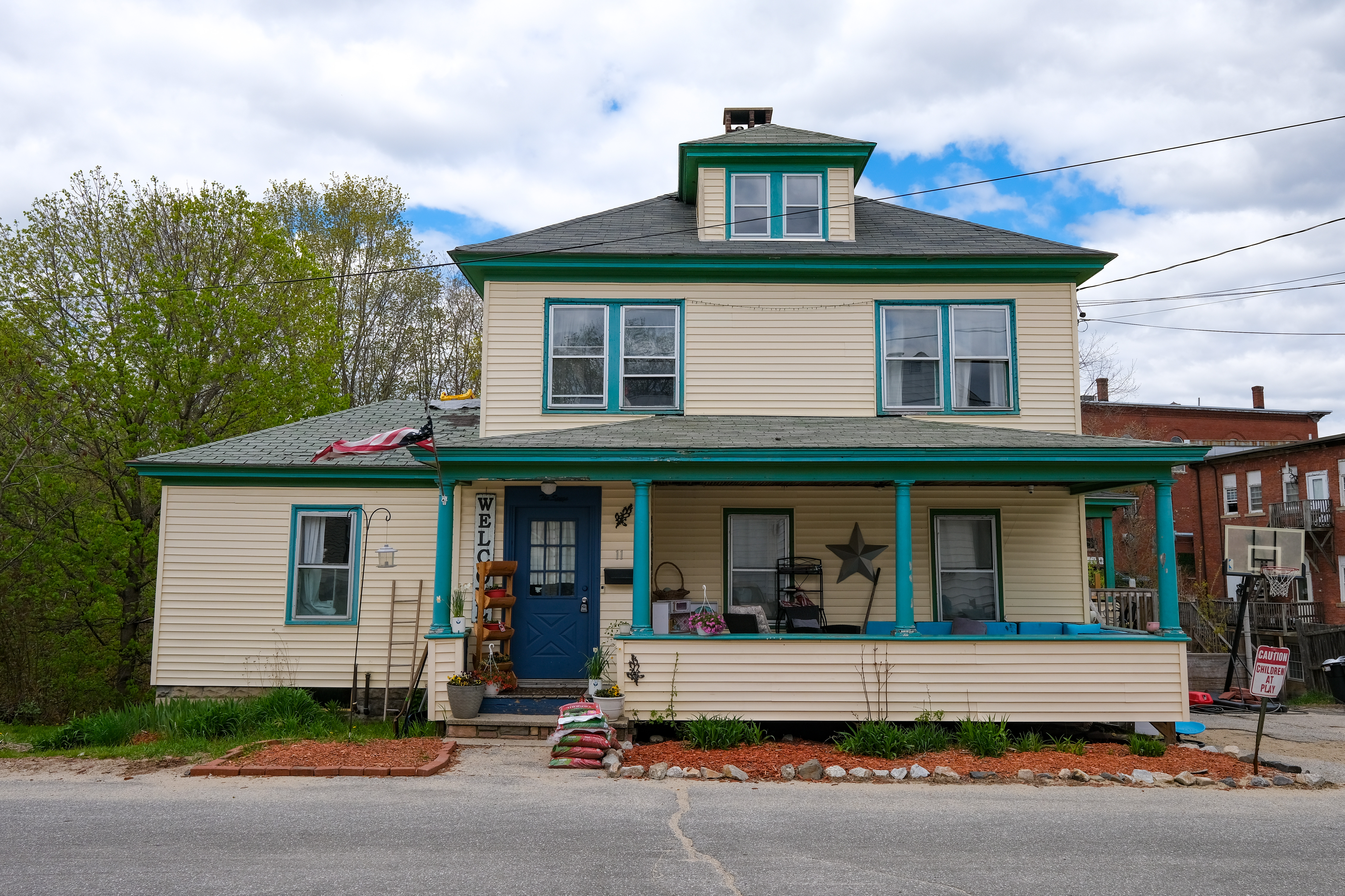 11 Barrows Street, South Paris, ME 04281
